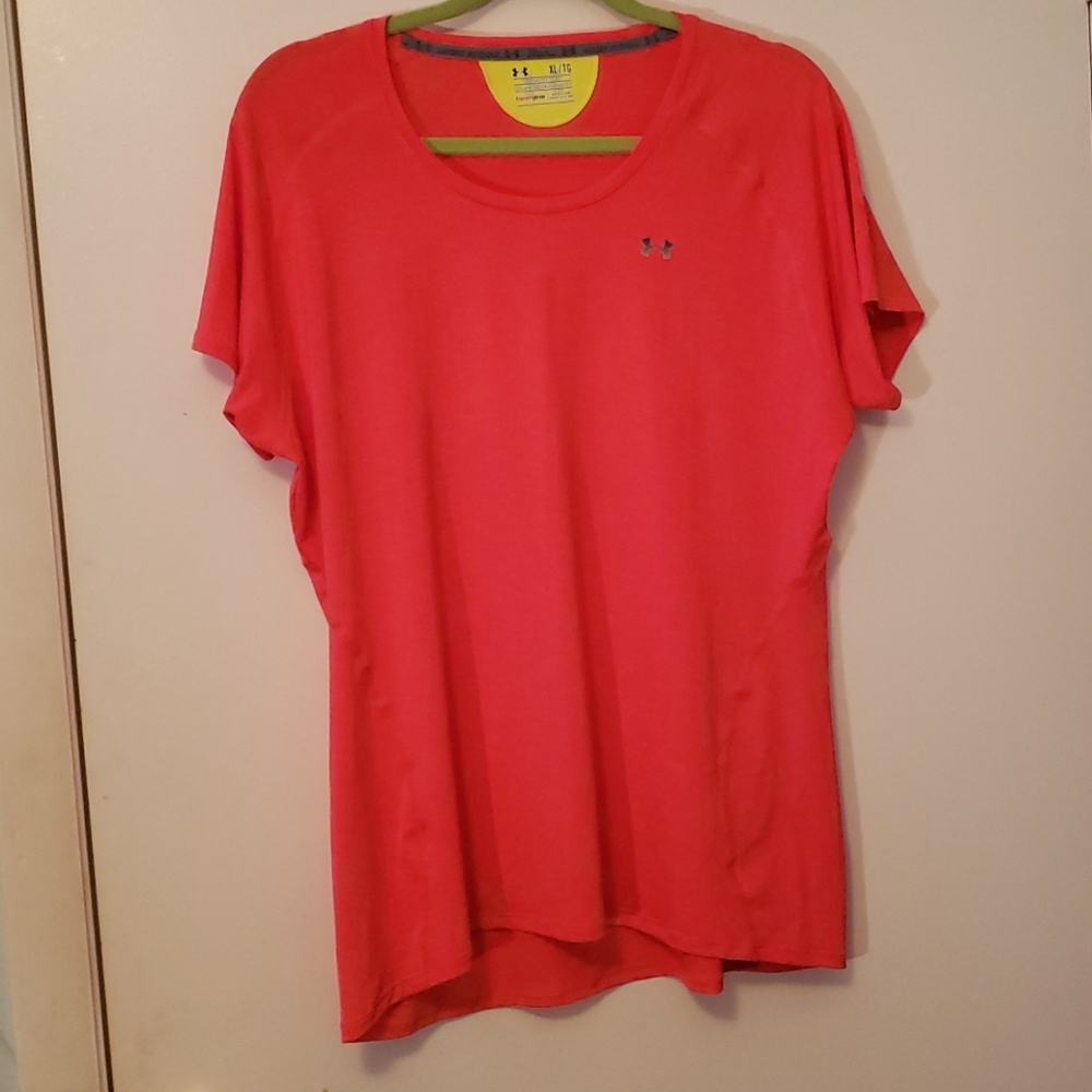 Under Armour semi- fitted top XL